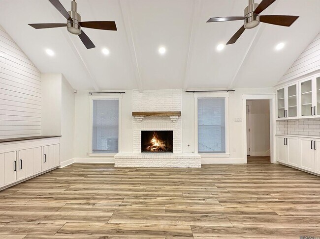Foto del edificio - 7323 Sheffield Ct