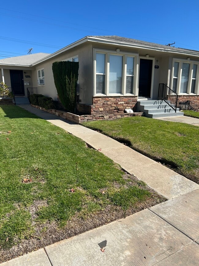 Building Photo - 3520 W Via Corona