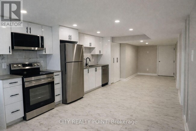 Building Photo - 131 Camelia Ave