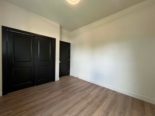 Building Photo - 1075 Irving St