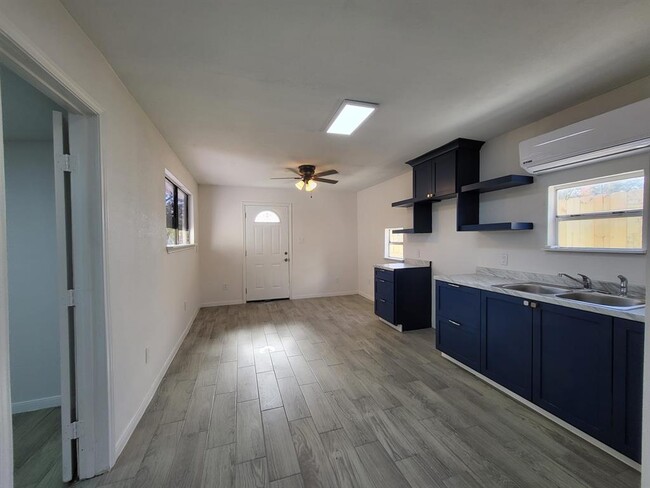 Foto del edificio - 17227 Porter Ln