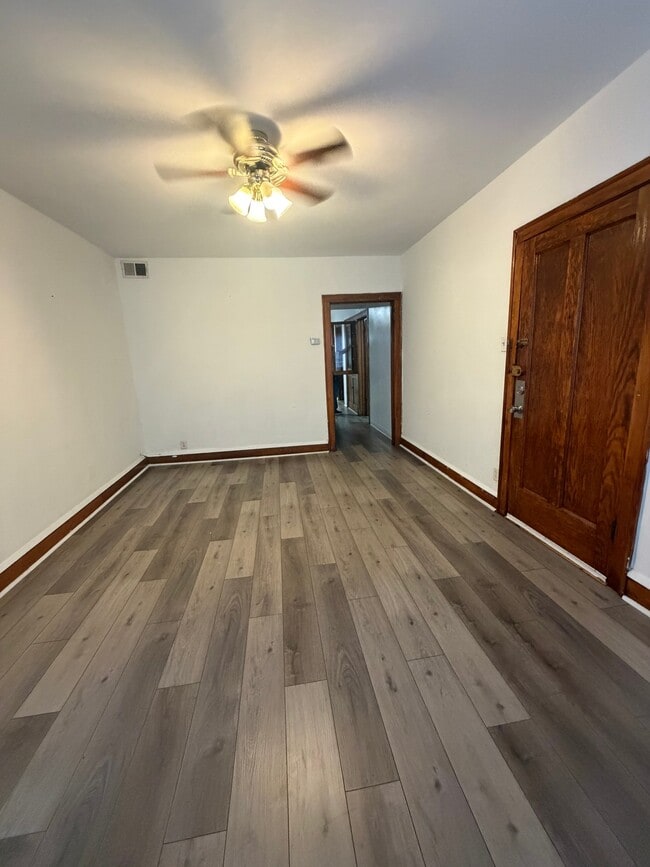 Photo - 4449 W Walton St (Chicago, IL) Apartment