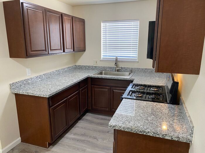 Primary Photo - Single level 3 bedroom 1 bathroom centrall...