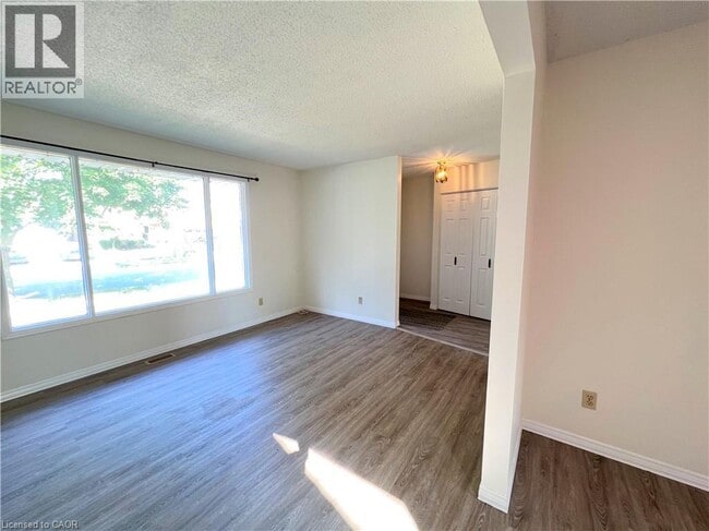 Building Photo - 291 Canterbury Dr