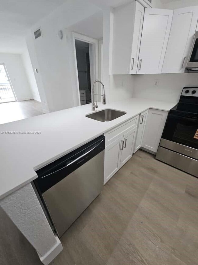 Building Photo - 8101 Crespi Blvd