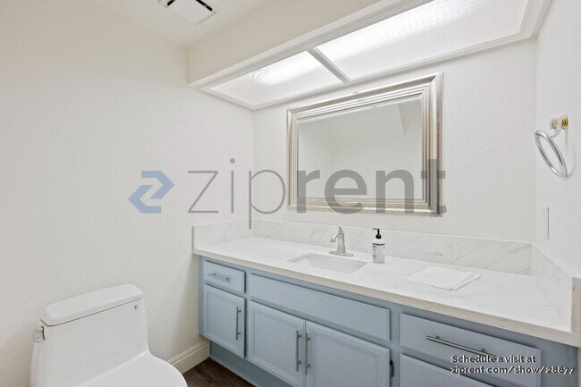 Building Photo - 7005 Goldenrod Way