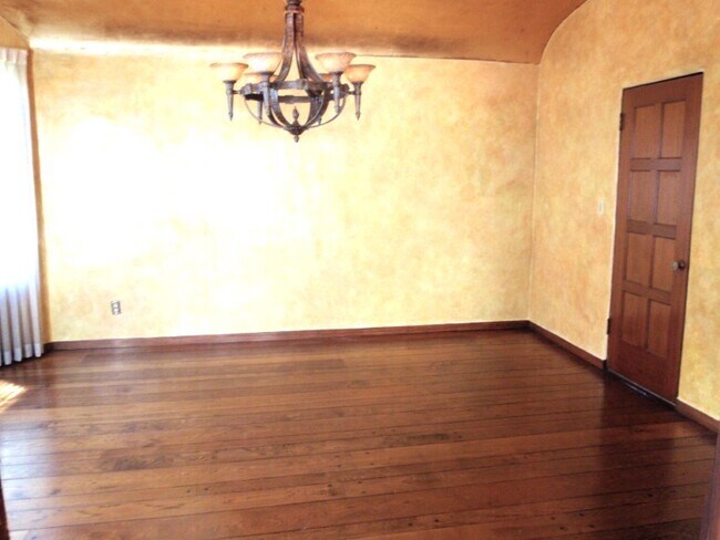 Foto del edificio - 815 Arlington Rd