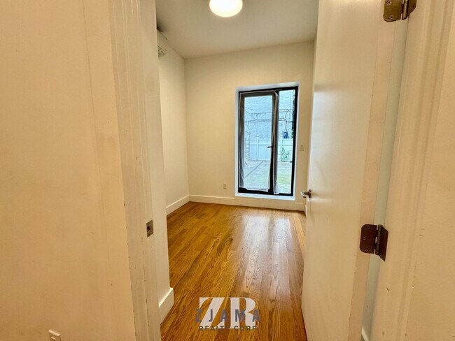 Foto del edificio - 435 DeKalb Ave
