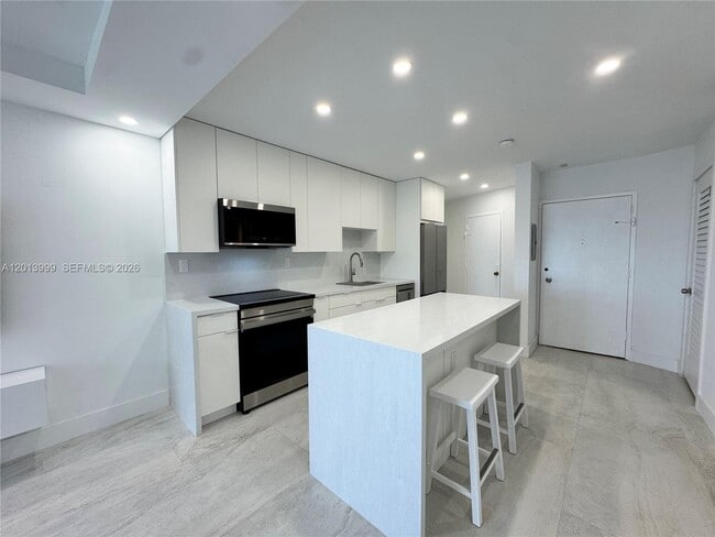 Foto del edificio - 2899 Collins Ave