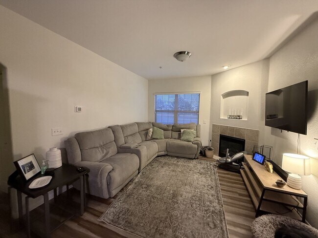 Building Photo - Beautifully Remodeled 3-Bed Condo in the Heart of Parker — Ground-Level, Stylish, and Steps From ...