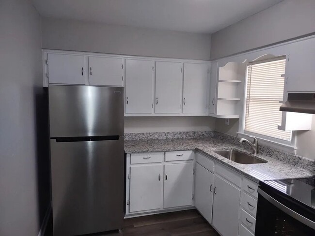 Building Photo - 1630 Edgechester Ave