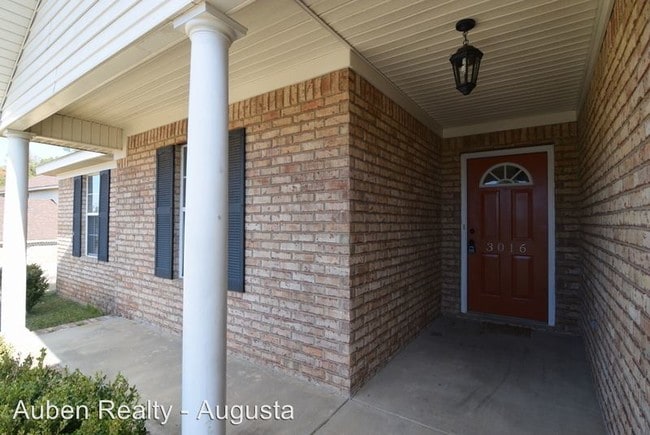 Building Photo - 3016 Breeze Hill Dr