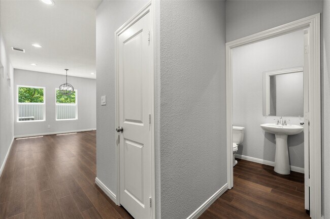 Building Photo - 4933 Dalhart Dr