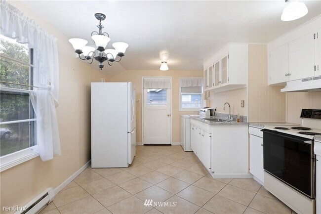Building Photo - 3 br, 1 bath House - 7545 S 120th St