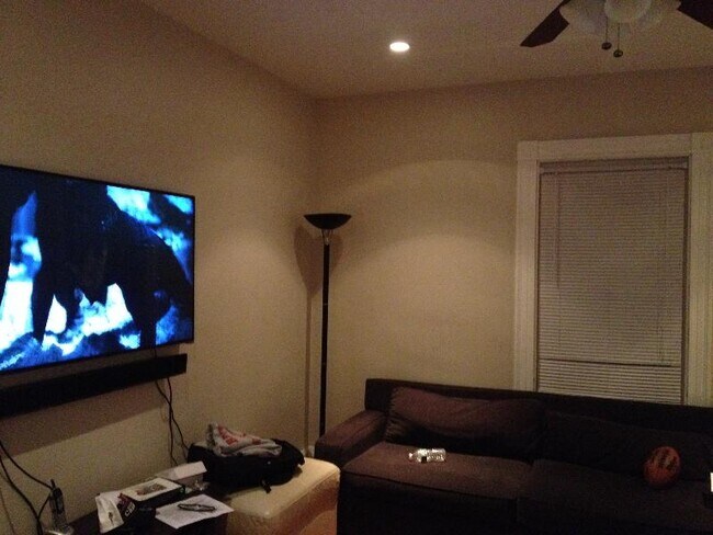 Foto del edificio - 76 Parker Hill Ave