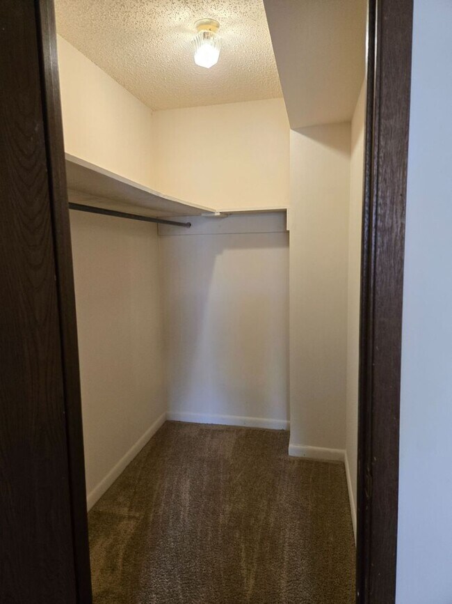 Building Photo - 1 Bedroom, 1.5 Bath Townhouse