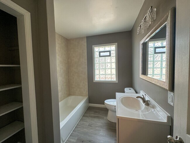 Foto del edificio - 3152 N 42nd Pl
