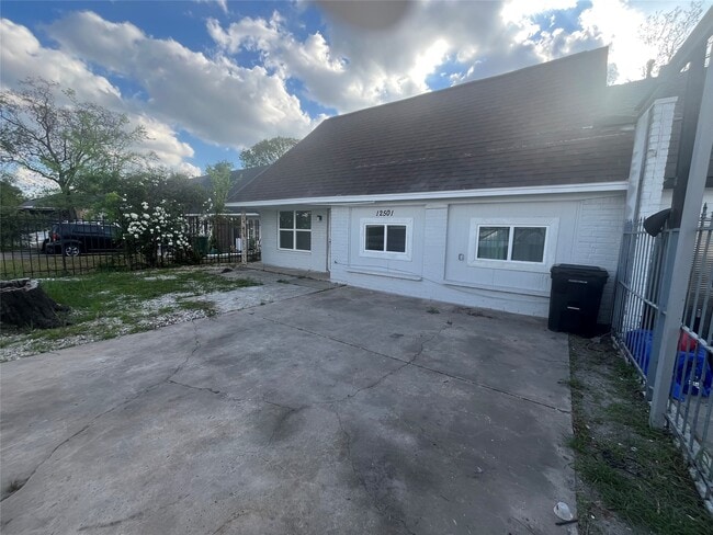 Building Photo - 12501 W Hardy Rd