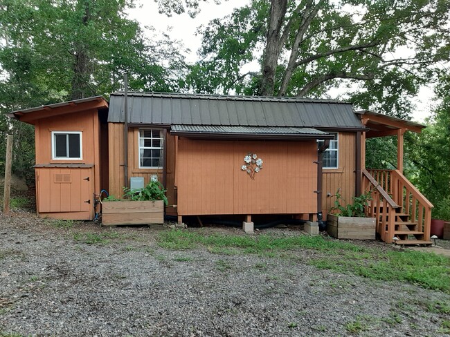 Tiny House - 76 Overlook Dr