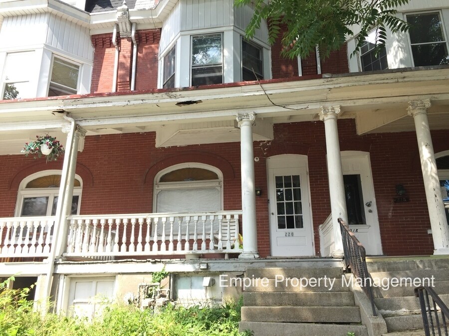 Primary Photo - 220 S Madison St