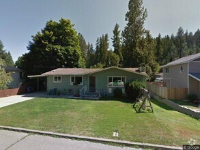 Building Photo - 910 E Pine Ave