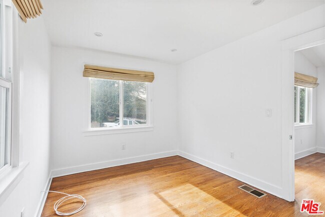 Foto del edificio - 6217 Poppy Peak Dr