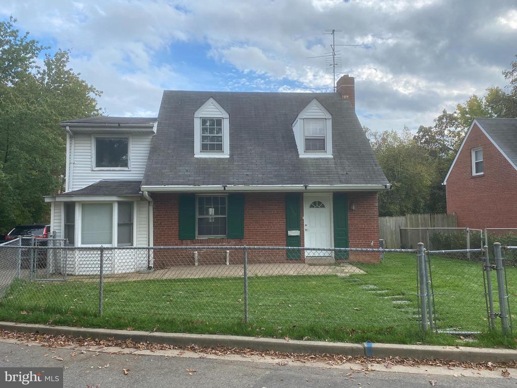 Primary Photo - 2400 Arlington Blvd