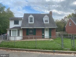 Building Photo - 2400 Arlington Blvd