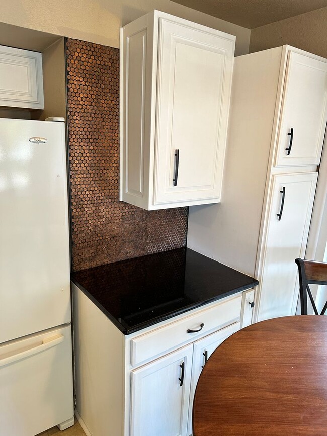 Building Photo - 3 Bedroom 2 Bath Townhome with Gas Fireplace, community pool, lots of storage