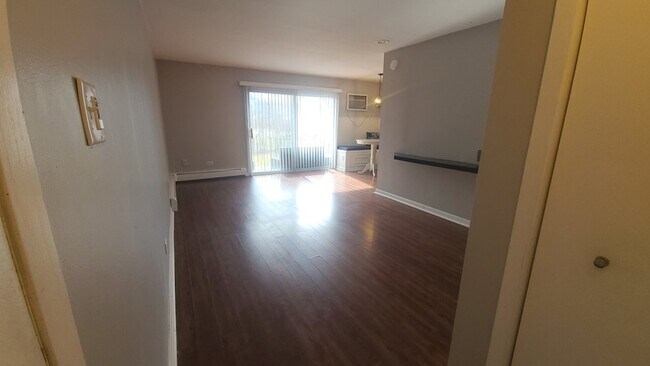 Foto del edificio - 5739 W 129th St