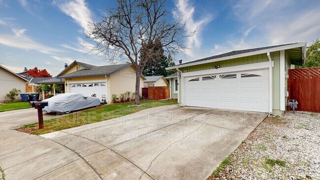 Building Photo - 1105 Cielo Cir