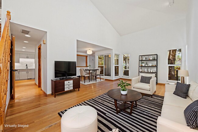 Foto del edificio - **Newly Listed | 4 Bed | 3.5 Bath | 2,466 SqFt | For Rent**