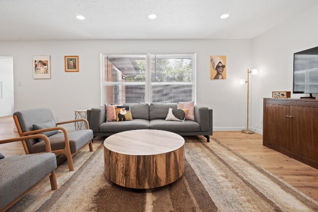 Foto del edificio - 6050 E Alameda Ave