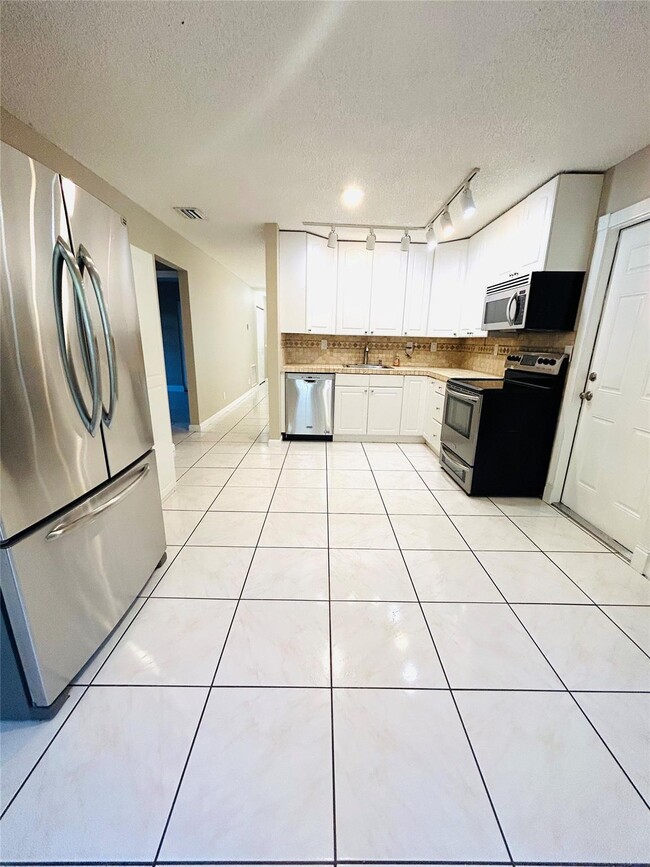 Building Photo - 1470 NW 93rd Ter