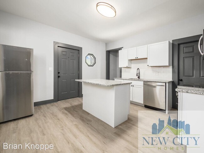 Foto del edificio - 2 br, 1 bath House - 1557 Safford Ave