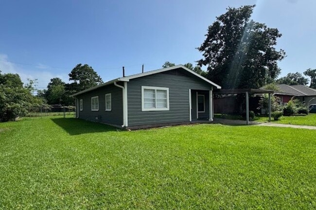 Building Photo - 1819 Lincoln Dr