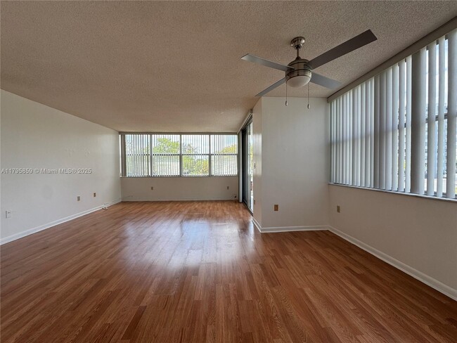Building Photo - 1300 NE Miami Gardens Dr
