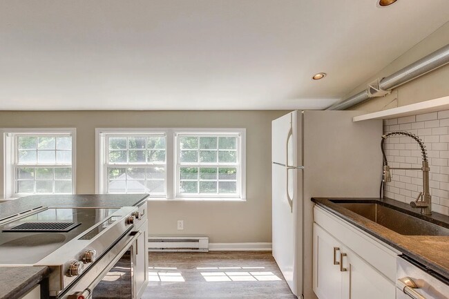 Lots of light - 253 Thuss Ave