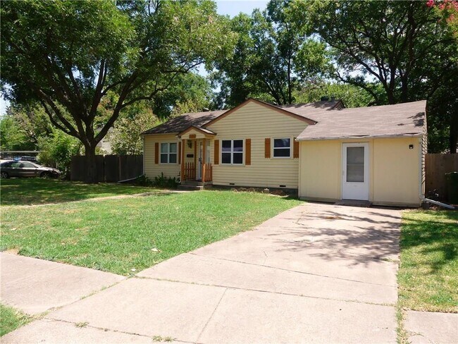 Building Photo - 712 Belmont Dr