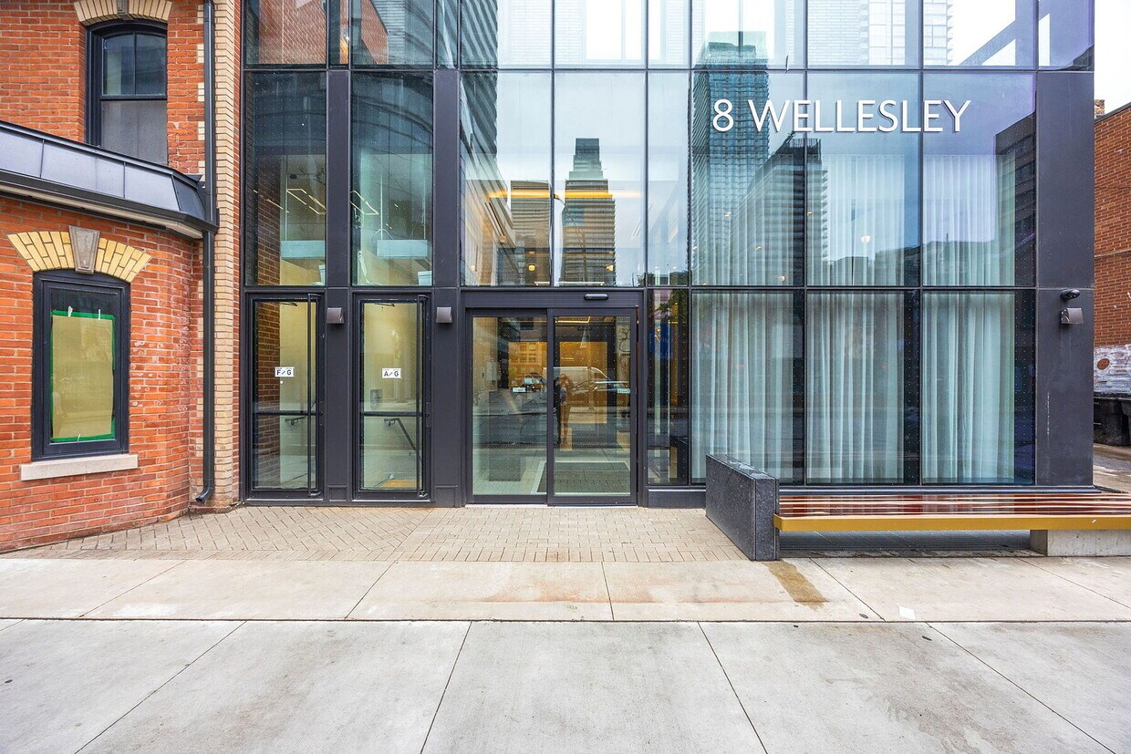 Photo principale - 8 Wellesley St W