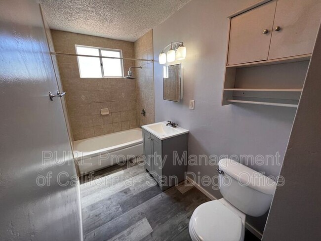 Foto del edificio - 242 Twin Oaks Ave