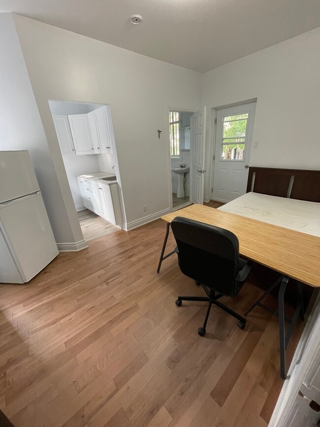 Building Photo - 3441 Rue Jeanne-Mance