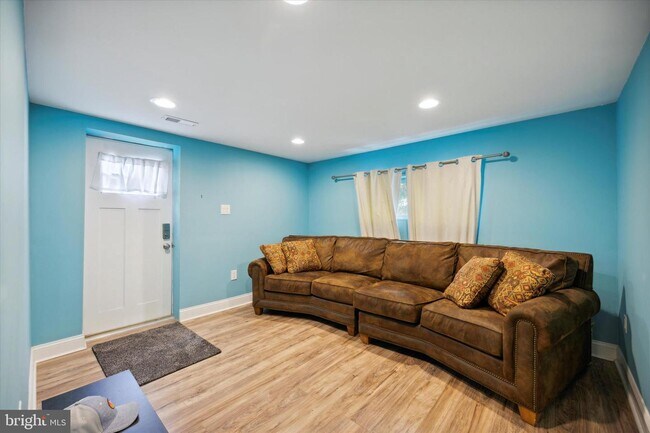 Foto del edificio - 663 Columbus St