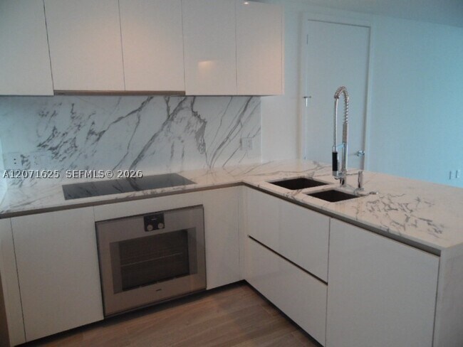 Building Photo - 10201 Collins Ave