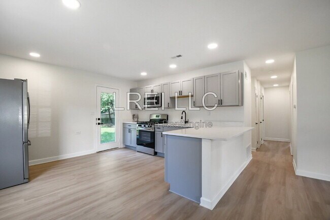 Building Photo - 5805 Loretta St