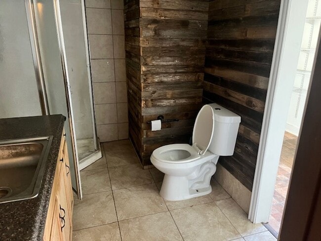 Building Photo - 4239 SW 9th Ave