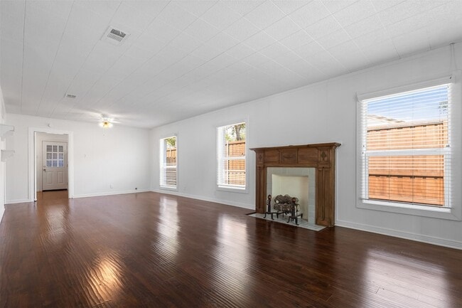 Building Photo - 9103 Forest Hills Blvd