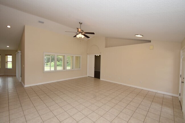 Building Photo - Home on a Cul-De-Sac, large screened-in porch