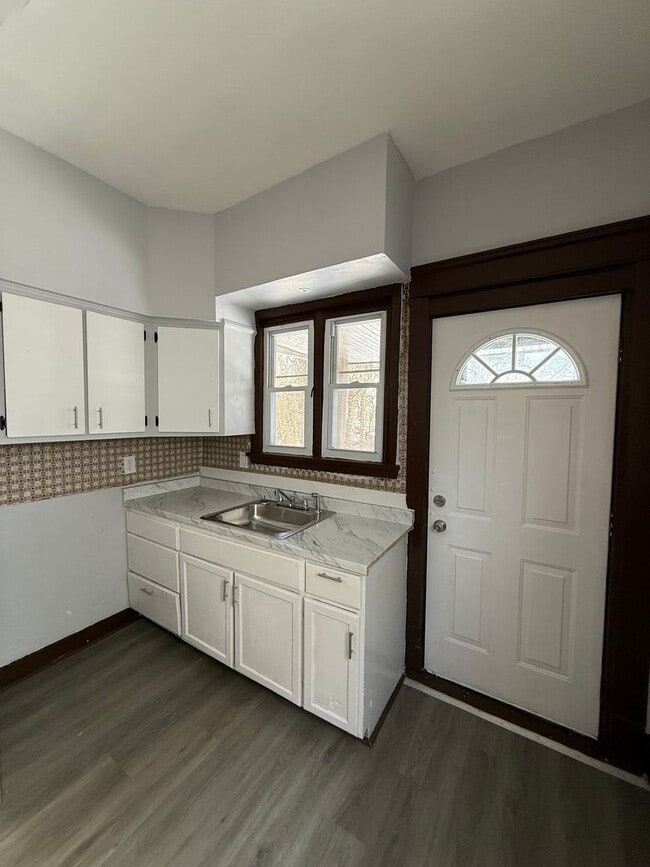 Building Photo - 4bd Single Section 8 MOVE-IN SPECIAL FOR PERMANENT VOUCHERS
