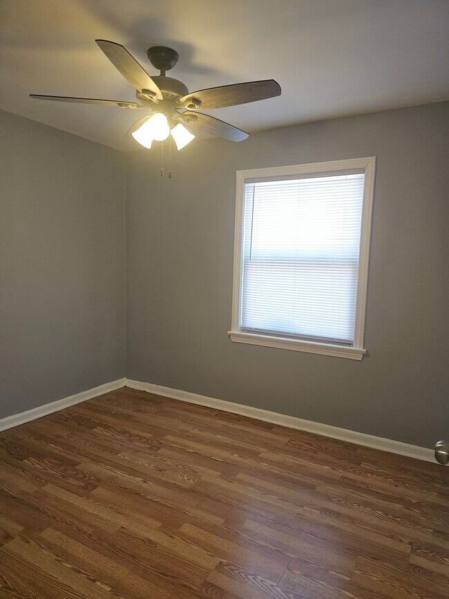 Foto del edificio - 7630 S Jeffery Blvd